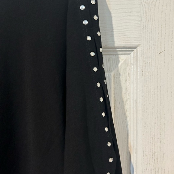 NWOT 89th & Madison Black Top with Rhinestone Detailing on Sleeves - Picture 5 of 7